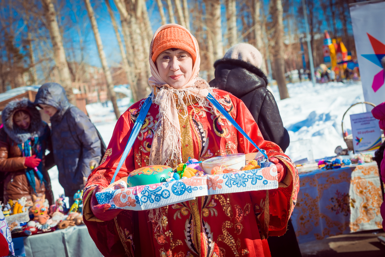 Масленица ком. Фон для фотосессии Масленица. Масленица давно. Масленица фото хорошего качества. Деревня Масленица фон.